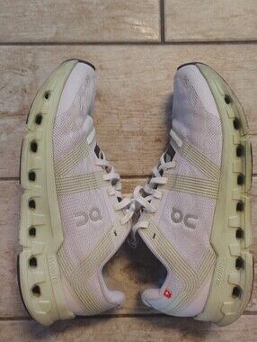 On Running Cloudtec Lightweight White & Pale Green Sneakers Size 7.5 Women's